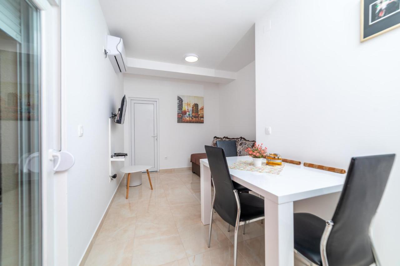 Java Apartments Dobrota Luaran gambar