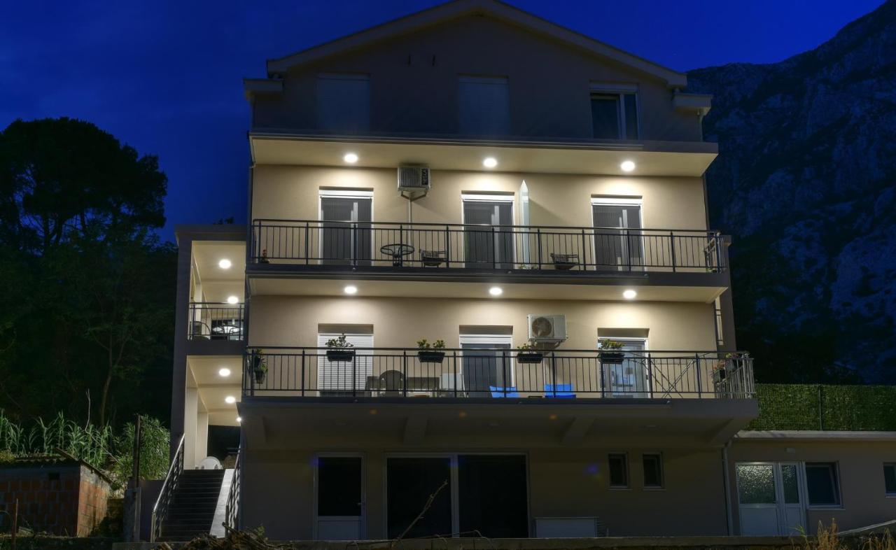 Java Apartments Dobrota Luaran gambar